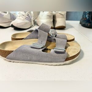 Birkenstock Arizona suede purple fog EUC 41 size 10-11
